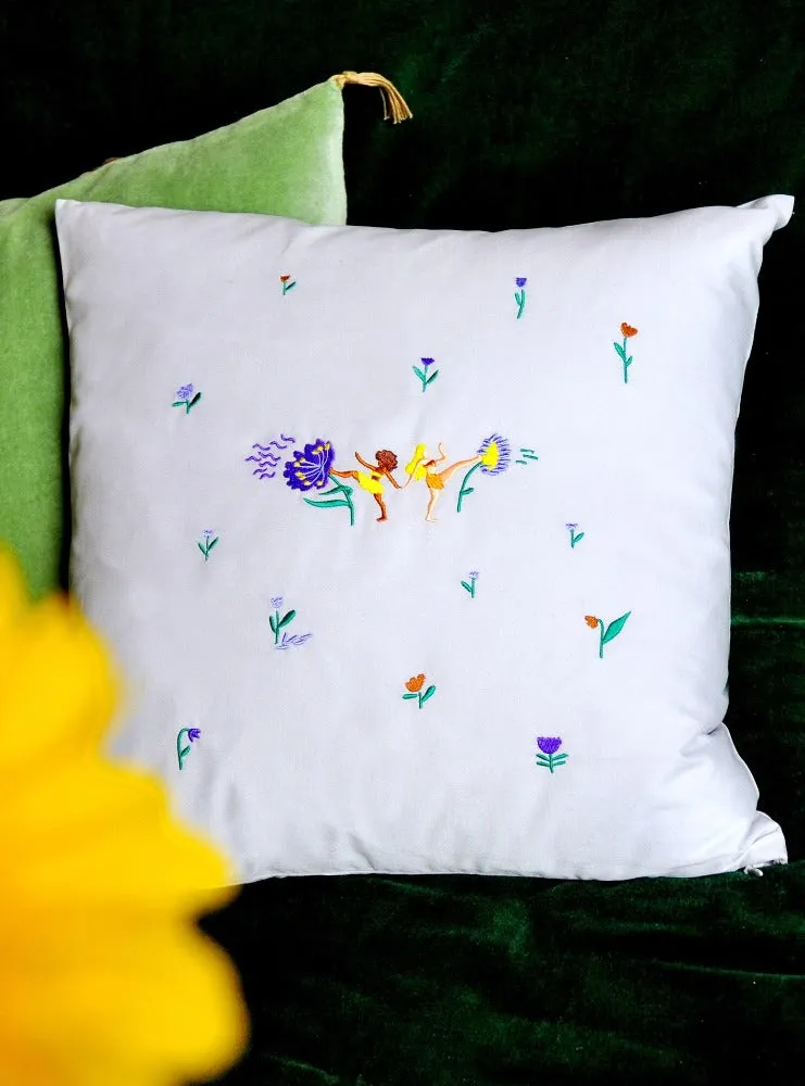 Lundi au Soleil - Housse de coussin en coton brodée Lance moi des Fleurs