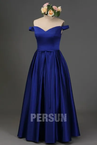 Robe de soirée bleu royale épaule dénudée ornée de ceinture en satin