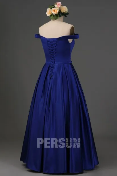 Robe de soirée bleu royale épaule dénudée ornée de ceinture en satin